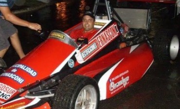 Fórmula Renault - DINO NUTRICHI PRESENTÓ SU AUTO