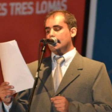 SEBASTIAN BENEITEZ RECIBIO EL CARNET DE LOCUTOR LOCAL