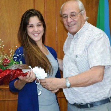 ROBERTO ALVAREZ FELICITO A PILAR SMITH POR EL LOGRO OBTENIDO EN 25 DE MAYO