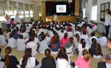 CHARLAS DE CONCIENTIZACIÓN CONTRA EL DENGUE EN LAS ESCUELAS