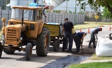 REPARAN PAVIMENTO AFECTADOS POR LA OBRA DE CLOACAS
