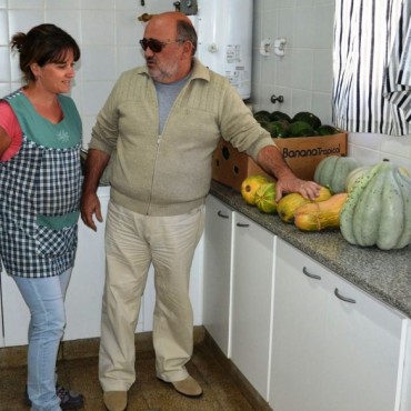 ENTREGA DE VERDURAS AL HOSPITAL, ESCUELA ESPECIAL Y CENTRO COMPLEMENTARIO