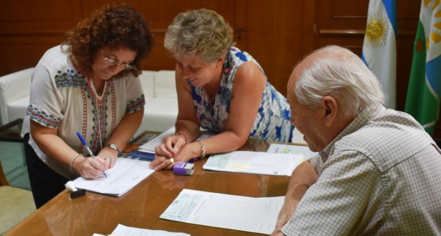 ENTREGAN SUBSIDIO PARA OBRAS A LA ESCUELA TECNICA Nº 1