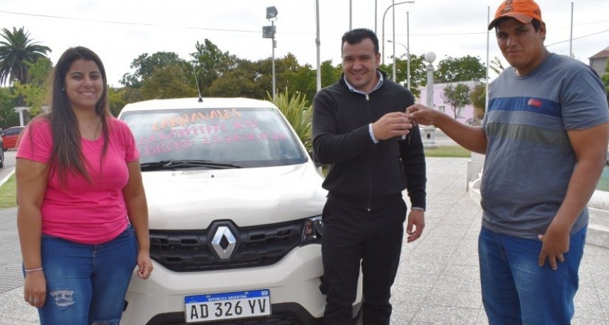 NOBRE FERREIRA ENTREGÓ EL TERCER 0 KM DE LOS CARNAVALES DE GUAMINI