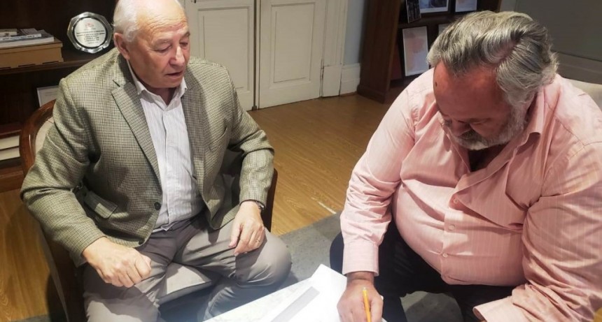 EL INTENDENTE FIRMO UN CONVENIO PARA EL NUEVO PLAN DE ORDENAMIENTO URBANO