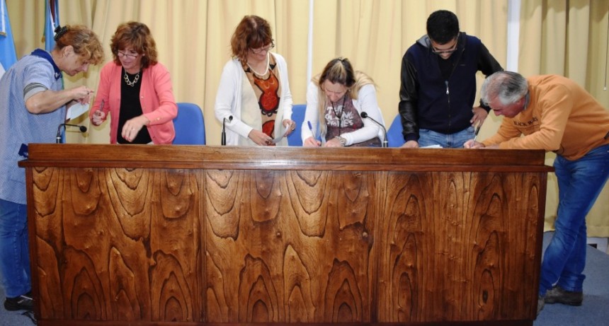 ENTREGARON 58 BECAS PARA ESTUDIANTES TRESLOMENSES