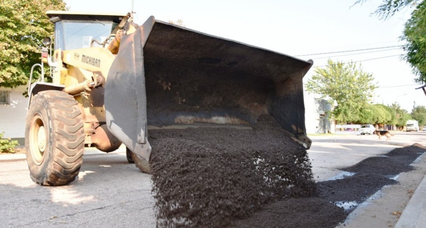 CONTINÚAN LOS TRABAJOS DE RECUPERACIÓN DE LA CARPETA ASFÁLTICA