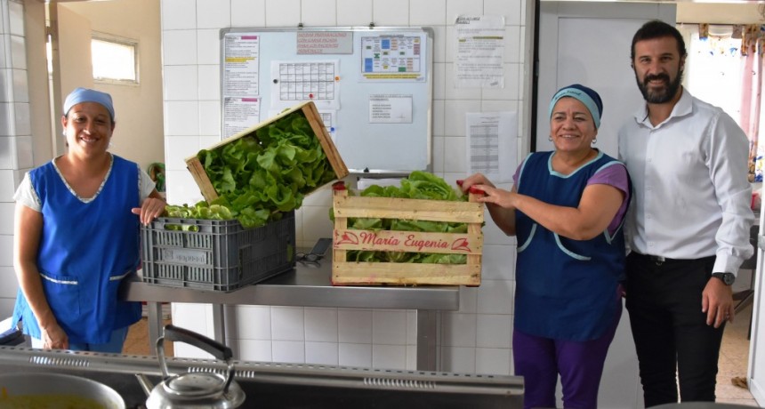 ENTREGA DE VERDURA AL HOSPITAL MUNICIPAL Y A ESTABLECIMIENTOS EDUCATIVOS