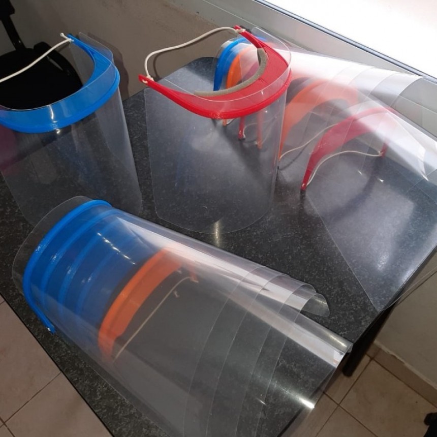 CONFECCIONAN MASCARAS FACIALES PARA PERSONAL DE SALUD Y SEGURIDAD