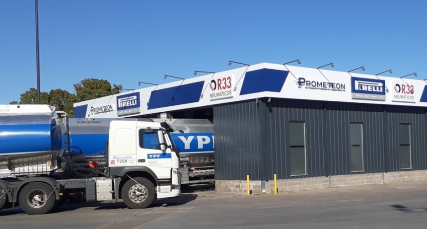 R33 NEUMATICOS OFRECE SERVICIOS PARA CAMIONES EN PIGÜÉ