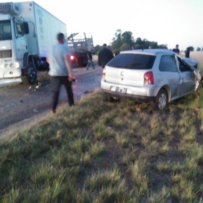 ACCIDENTE EN LA RUTA: COLISIONARON UN AUTO Y UN CAMIÓN