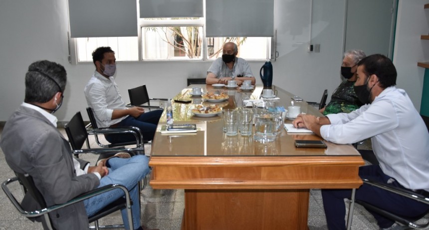 ENCUENTRO CON FUNCIONARIOS DEL MINISTERIO DE DESARROLLO AGRARIO DE LA PROVINCIA