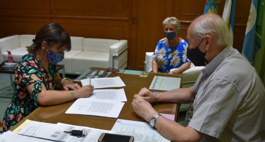 EL INTENDENTE RECIBIÓ A LA NUEVA BIBLIOTECARIA DE LA BIBLIOTECA POPULAR BERNARDINO RIVADAVIA