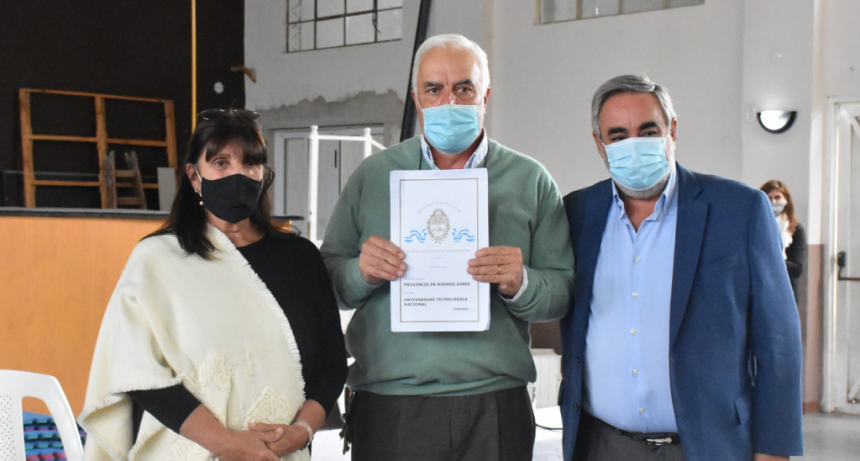 EL DECANO DE LA FRTL UTN RECIBIÓ LA ESCRITURA DE LA SEDE DE UTN UBICADA EN RACEDO Y AVELLANEDA