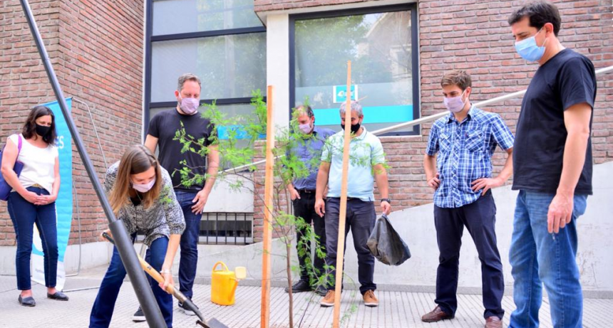 LA ANSES PARTICIPA EN LA CAMPAÑA “PLANTAMOS MEMORIA” DE LAS ABUELAS DE PLAZA DE MAYO