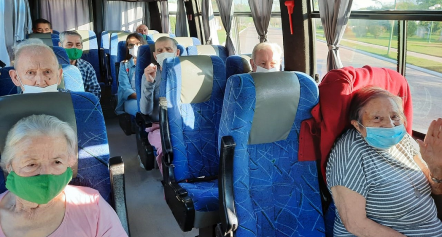 SALIDAS RECREATIVAS DE LOS ADULTOS MAYORES DE LOS HOGARES MUNICIPALES