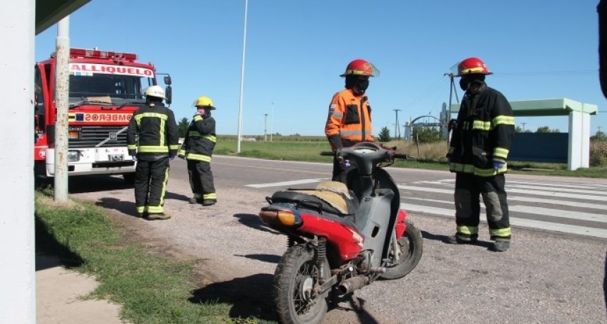 UNA MOTOCICLETA IMPACTÓ CONTRA UNA CAMIONETA EN RUTA 85