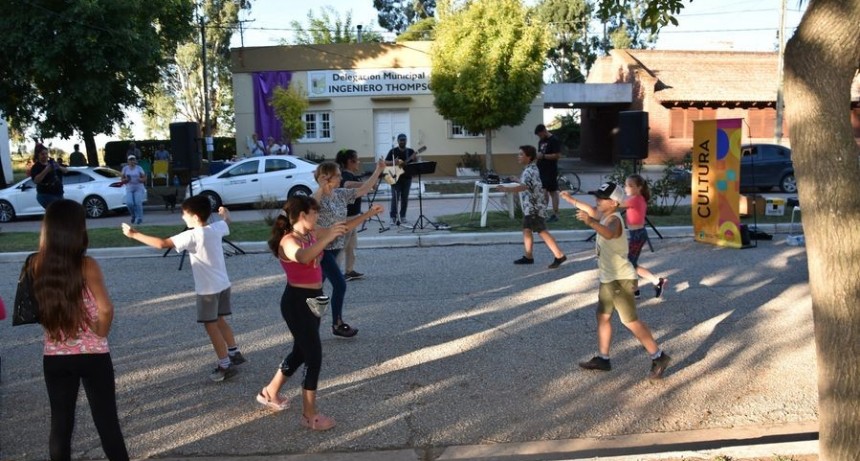 UNA NUEVA FERIA VOLVIÓ A MOVILIZAR A INGENIERO THOMPSON