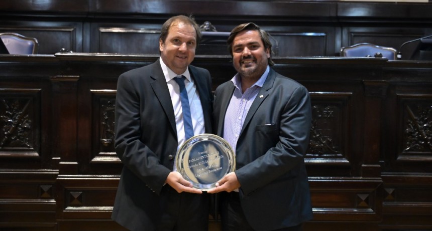 EL DIPUTADO EMILIANO BALBIN RECIBIÓ UN RECONOCIMIENTO POR SU LABOR PARLAMENTARIA
