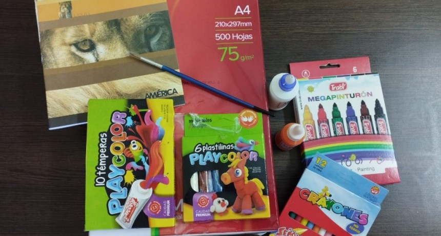 ENTREGA DE KITS ESCOLARES A TRABAJADORES MUNICIPALES
