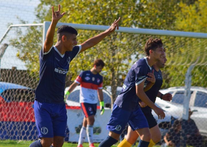 Uni&oacute;n Deportiva de Tres Lomas no afloja y sigue en lo m&aacute;s alto del Apertura