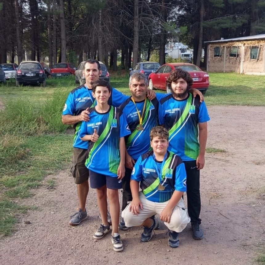 Arqueros Treslomenses compitieron en Santa Rosa