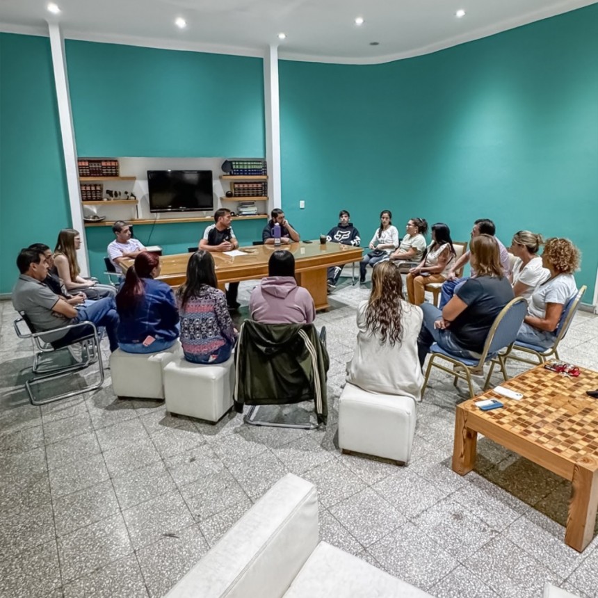 Reuni&oacute;n con vecinos y familiares por seguridad en calle Rivadavia