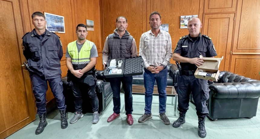 Se entregaron nuevos equipos de control a la polic&iacute;a y se recorri&oacute; el centro de monitoreo