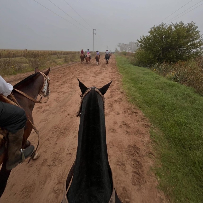 Se realiz&oacute; con &eacute;xito la segunda cabalgata a la Escuela N&deg; 9 de La Adela
