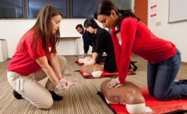 En el CEF Nº 48 - BOMBEROS BRINDA UNA CHARLA DE RCP Y PRIMEROS AUXILIOS 