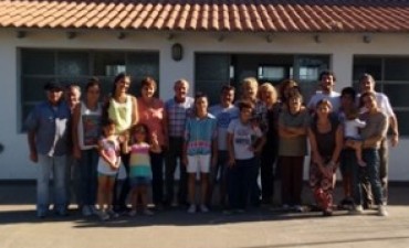 DOS JOVENES DE BUENOS AIRES APADRINARON LA ESCUELA RURAL Nº 20