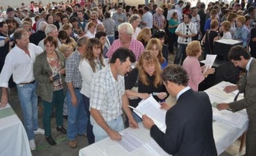 ENTREGARON 152 ESCRITURAS Y SE FIRMARON 131 NUEVOS TITULOS DE PROPIEDAD