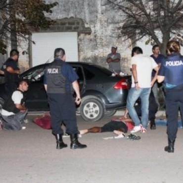 DETUVIERON A JOVENES PAMPEANOS POR UNA MOTO ROBADA Y SECUESTRARON PLANTAS DE MARIHUANA EN UNA ALLANAMIENTO