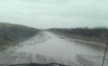 SOCIEDADES RURALES DE TRES LOMAS, GUAMINI Y SALLIQUELO ANALIZAN EN CONJUNTO EL ESTADO DE DETERIORO DE LOS CAMINOS RURALES