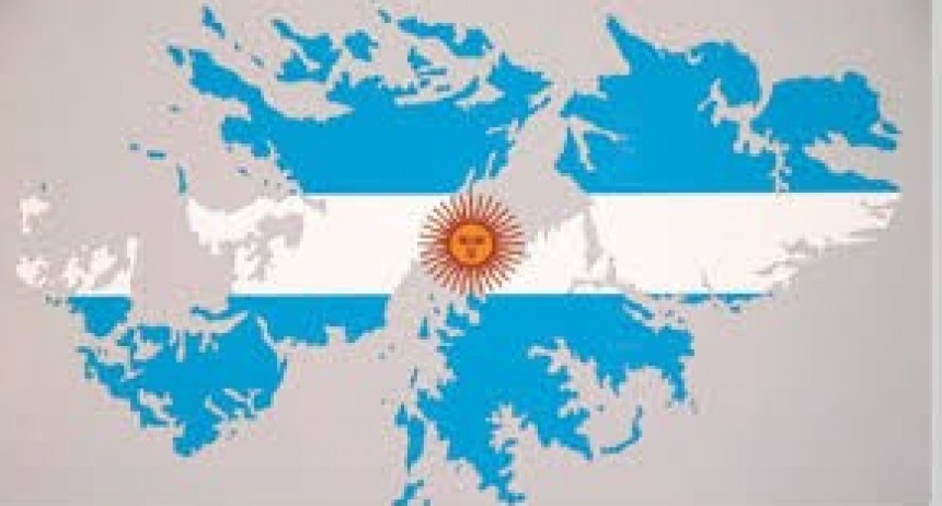 EL ACTO CENTRALIZADO POR MALVINAS SE REALIZA EN LA PLAZA QUE LLEVA SU NOMBRE