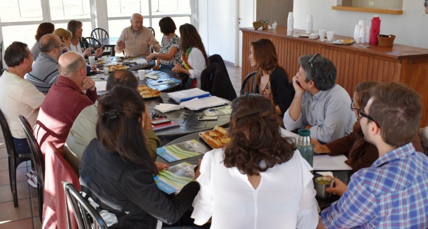 DIRECTORES DE CULTURA DE LA REGION SE REUNIERON EN TRES LOMAS