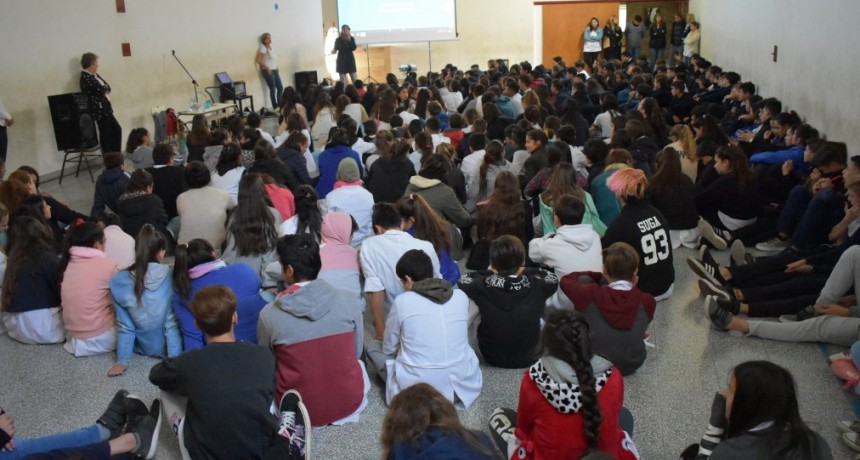 LA AGENCIA DE SEGURIDAD VIAL NACIONAL BRINDO CAPACITACIONES EN TRES LOMAS