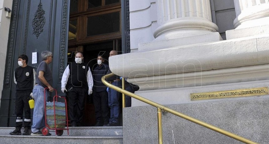 LOS BANCOS ABREN SUS PUERTAS PARA JUBILADOS QUE NO COBRARON EN MARZO, CON DNI EN 4 Y 5