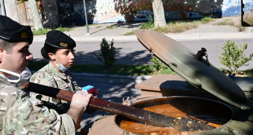 COMENZÓ EL REPARTO DE ALIMENTOS ELABORADOS POR EL EJÉRCITO
