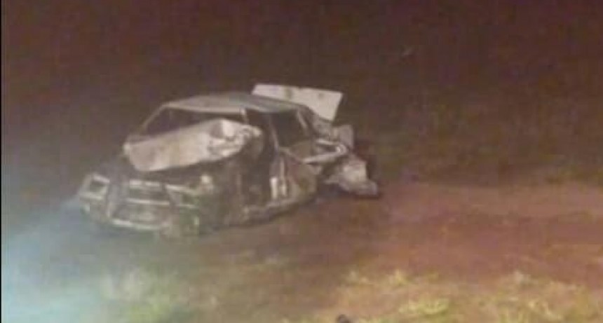 CHOCARON UN AUTO Y UN CAMION EN EL ACCESO ENTRE 7 PRIMOS Y TRES LOMAS. 