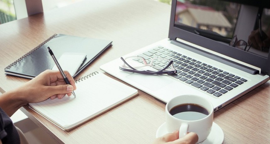 UNA NUEVA EGRESADA EN EL AULA VIRTUAL DE TRES LOMAS