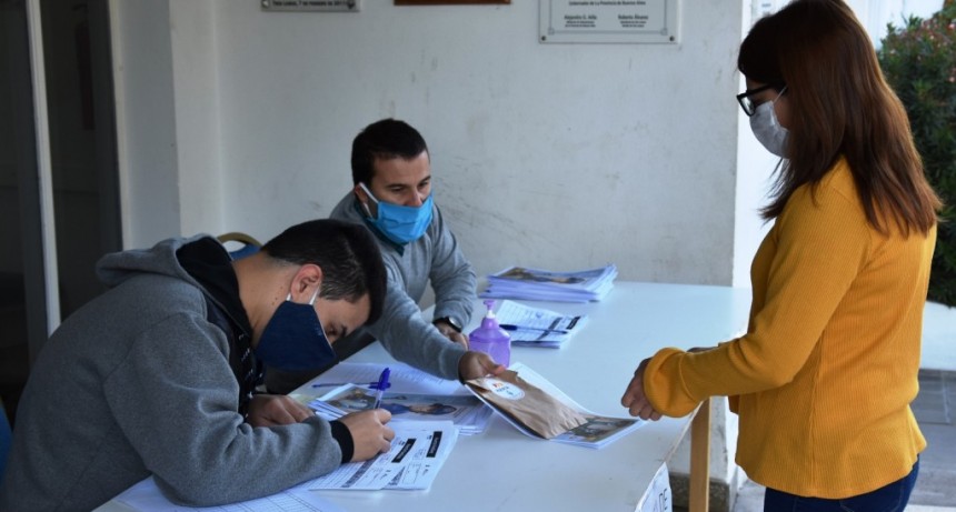 SE ENTREGARON LAS SEMILLAS DE PROHUERTA