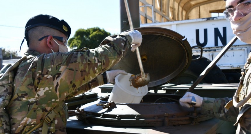 NUEVA ENTREGA DE ALIMENTOS ELABORADOS POR EL EJÉRCITO