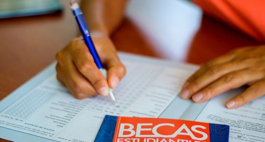 SE DEPOSITARON LAS BECAS ESTUDIANTILES