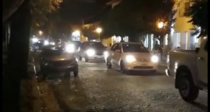MASIVA MOVILIZACIÓN EN TREINTA DE AGOSTO CONTRA LAS RESTRICCIONES DEL GOBIERNO