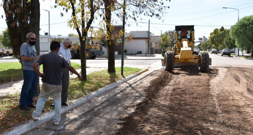 ASFALTO REALIZADO POR EL MUNICIPIO CON MANO DE OBRA LOCAL