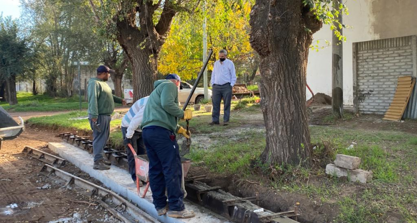 AVANZA LA OBRA DE CORDÓN CUNETA