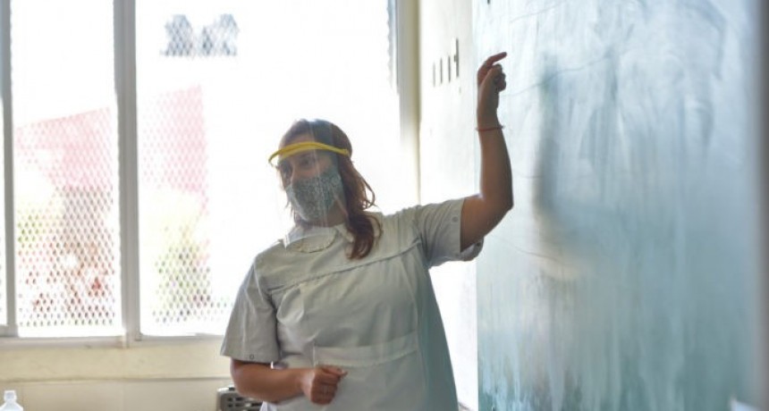 PROVINCIA BUSCARÁ CASOS ASINTOMÁTICOS DE DOCENTES Y AUXILIARES EN 11 MIL ESCUELAS