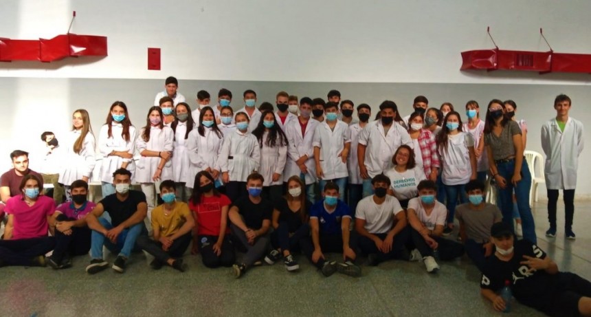 CHARLA SOBRE DERECHOS HUMANOS EN LAS ESCUELAS MEDIAS