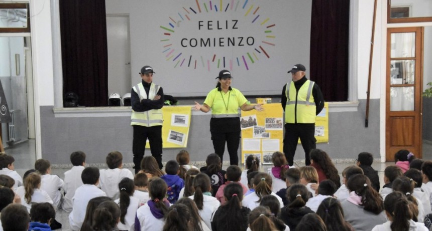 CHARLAS INFORMATIVAS SOBRE EDUCACIÓN VIAL EN LAS ESCUELAS